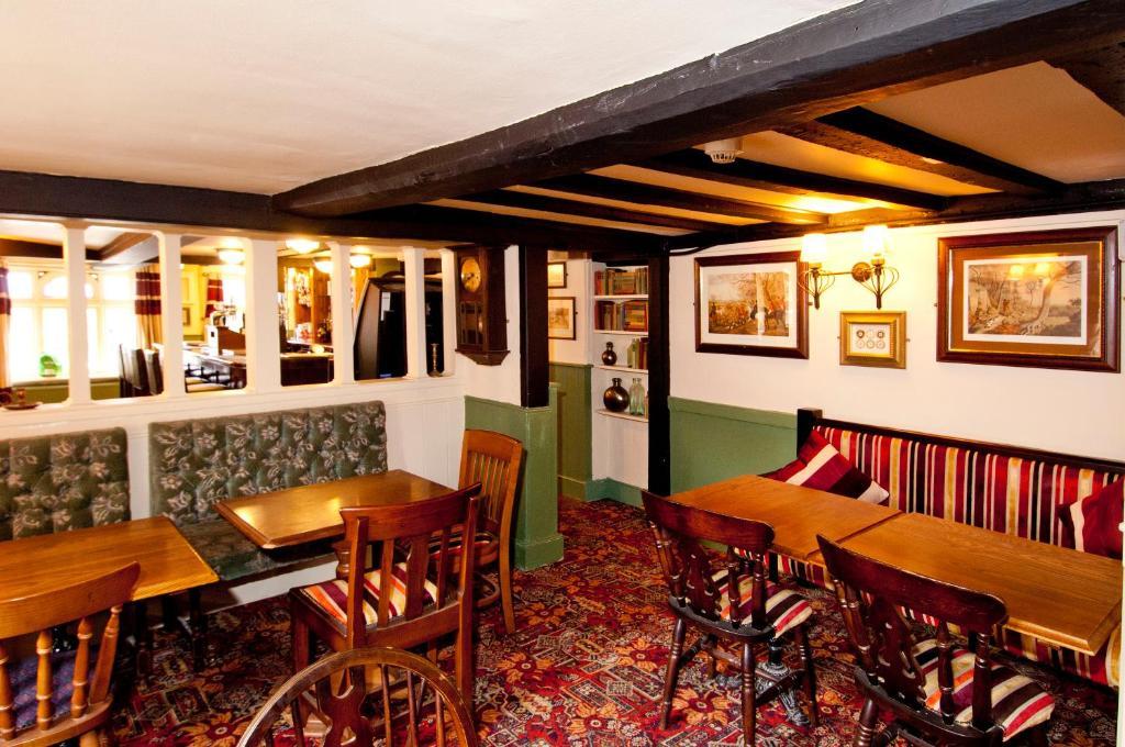 The George & Horn Near Newbury Hotel Kingsclere Exterior photo